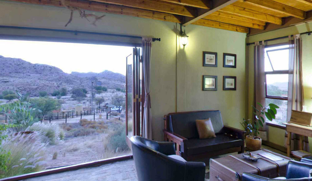 Klein-Aus Vista Desert Horse Inn ภายนอก รูปภาพ