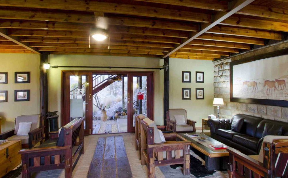 Klein-Aus Vista Desert Horse Inn ภายนอก รูปภาพ